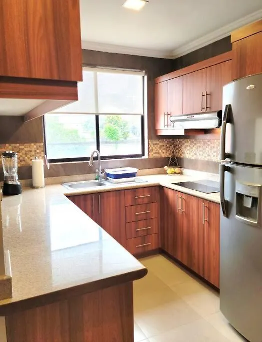 아파트 Lovely 2B-2B Condo In The Best Area Of Cuenca.