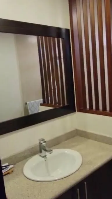 Lovely 2B-2B Condo In The Best Area Of Cuenca.