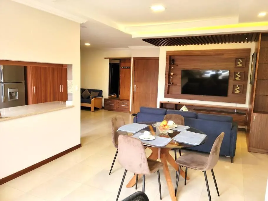 Lovely 2B-2B Condo In The Best Area Of Cuenca. דירה