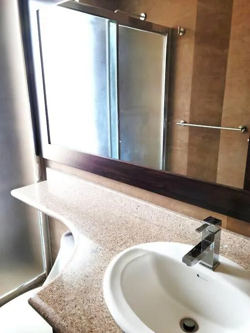 Lovely 2B-2B Condo In The Best Area Of Cuenca. דירה